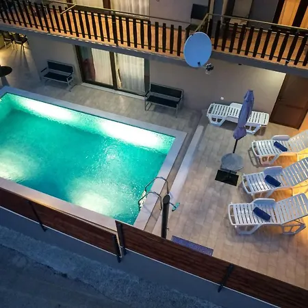Pool Julia Apartament