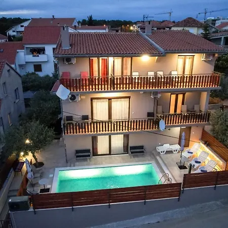 Pool Julia Apartment *