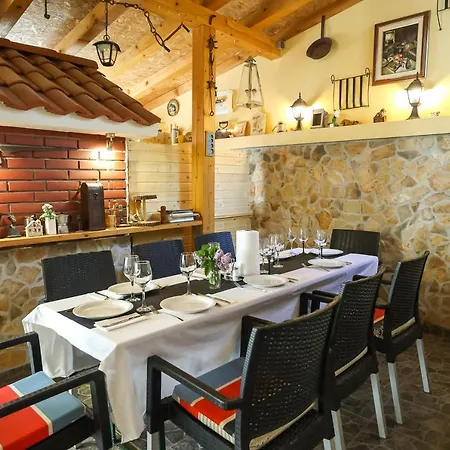 Pool Julia Apartment