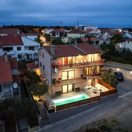 Apartment Pool Julia *