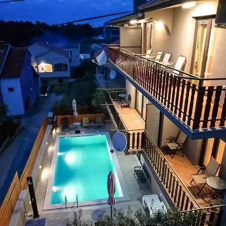 Apartment Pool Julia Zadar