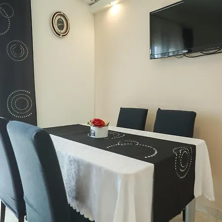 Apartment Pool Julia *