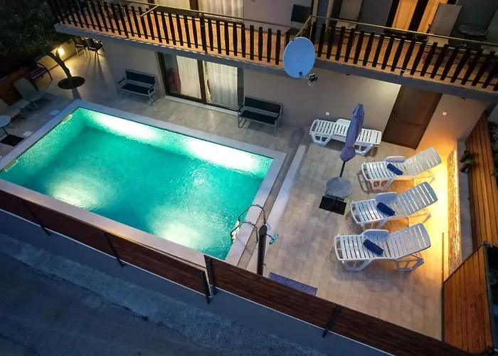 Pool Julia Apartment