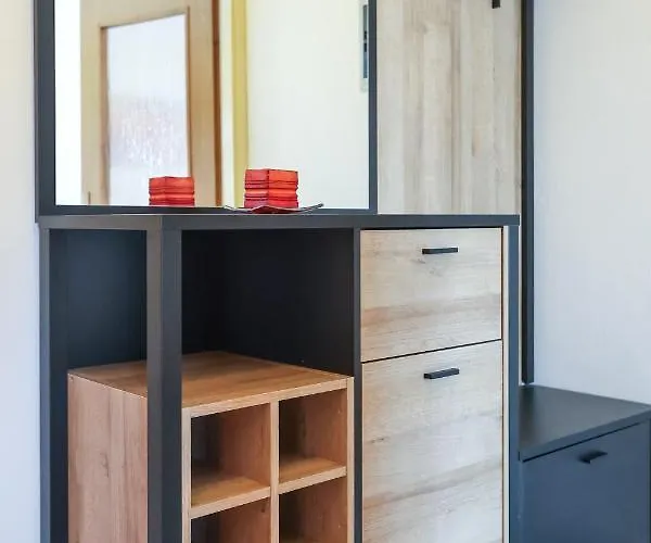 Apartment Pool Julia