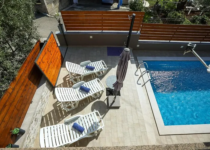 Pool Julia Apartment *