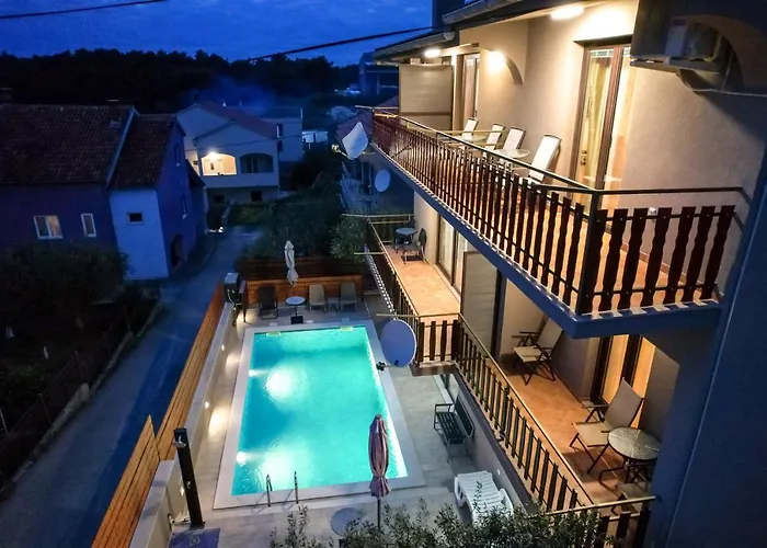 Daire Pool Julia Zadar