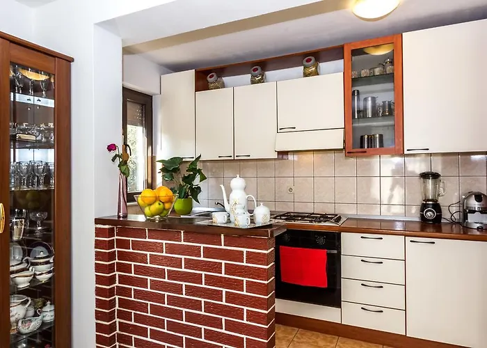 Appartamento Pool Julia Zara