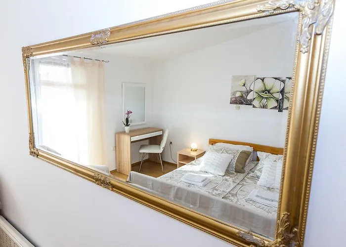 Pool Julia Apartment