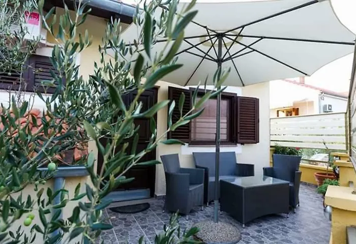 Pool Julia Apartment