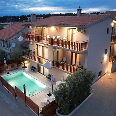 Pool Julia Apartament *