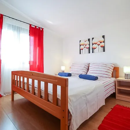 Appartamento Pool Julia *