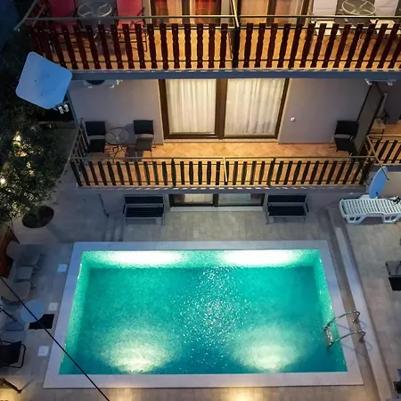 Apartment Pool Julia *
