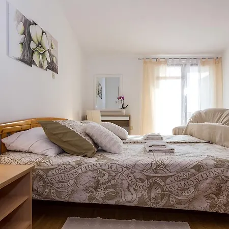 Appartamento Pool Julia *