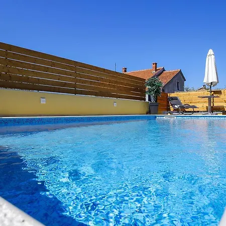 Pool Julia Apartament