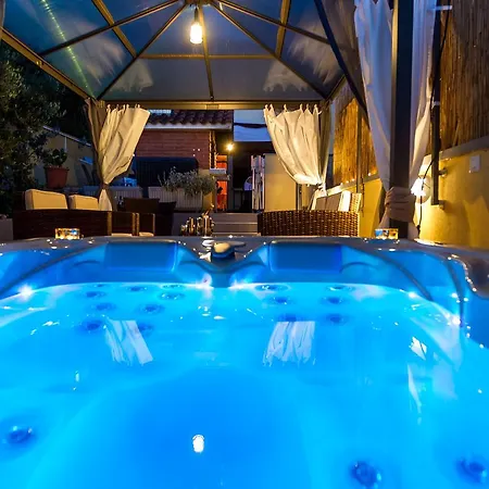 Apartment Pool Julia Zadar